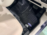 嬉しい純正フロアマット付き♪ 状態も良好です(^^♪