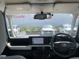 視界広々で運転しやすいインパネ