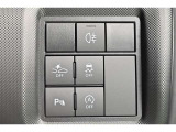 アイドリングストップ機能がついているので、停車時にエンジンを止めて燃料消費を抑えます。環境にもお財布に優しいですね♪