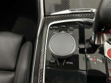 I-driveコントローラーでモニター部分を操作します。直感的に使用することが可能です。