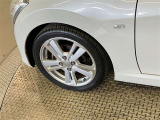 アルミホイールもお車のイメージに合っていてカッコイイです☆