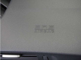 ◆助手席エアバッグ◆SRSエアバッグは、シートベルトだけでは防ぎきれない衝突時の衝撃から乗員を守るための安全装置。衝突時に瞬時に膨らみ、頭部や胸部がダッシュボードに直接衝突するのを防ぎます。