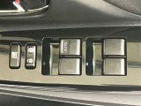 パワーウインドウは運転席ワンタッチ式になっています。挟み込み防止機能付きなので小さなお子様やペットの安全も確保します。