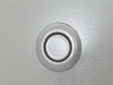 スマートアシストです。目の前の壁との衝突をさける事を最優先に、ドライバーがアクセルを踏んでもブレーキを自動でかける安全装備です。