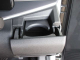 運転席側ドリンクホルダー画像です。
