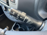 表示が見やすく、操作内容を確認しながら扱いやすいレバーです。運転中に手元で操作できるため、天候の変化にも対応しやすく、日常使いに便利な装備です。