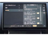 エマージェンシーブレーキは、他の車や歩行者、自転車との衝突を回避するシステムです。走行中に衝突の危険を察知すると警告を発し、回避操作が行われない場合は自動的にブレーキが作動します。