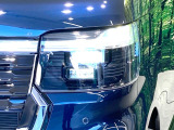 【LEDヘッドライト】悪天候や夜間走行時も良好な視界を確保し安心して運転できる高輝度LEDヘッドライトを装備!点灯速度が早く、消費電力も抑えられています。