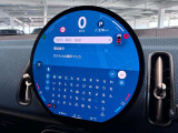 デジタルスピードメーター、航空機のコックピット操作箇所と同じ配色で目が疲れにくいように設計されてます。