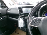 操作しやすい運転席廻り!操作パネルも使いやすい!!ドライブが楽しくなりますっ