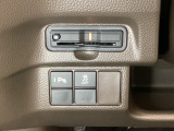 ハンドルの左下にETCがついています。高速道路の料金所の通過も楽々です。 カードの取り出しもしやすい場所についています。