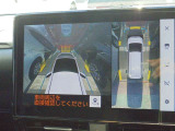 ☆両サイドビューです!左右両サイドに設置されたカメラからの映像を表示し、車両側方の安全確認や狭い小路での接触回避などの操作を補助するモードです。