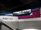 デジタルインナーミラーなので後方視野が綺麗に見えます。