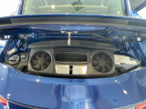 カレラSに搭載される3.8L 自然吸気(NA)水平対向6気筒エンジン。エンジンフード下のメンテナンス口です。