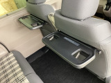 シートバックテーブル