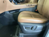 パワーシート搭載。微妙な調整が手軽にでき、ピッタリなポジションで運転することが可能です。