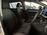 Active専用のシートはホールド性に優れ、長時間の運転も苦になりません。