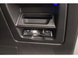 ETC車載器を装備しており高速道路の料金所もスムーズに通過可能。通勤やレジャーなどの長距離移動でも快適にご利用いただける便利な装備です。