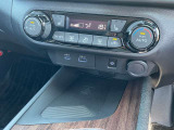 運転席と助手席とシートヒーターが装備されております。