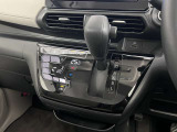 操作が簡単なシフトレバーですのでストレスなく運転が出来ますよ!