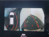 パノラミックビューモニター付きです。車両を上から見た様な映像を画面に表示。運転席からの目視だけでは見にくい、車両周辺の状況をリアルタイムでしっかり確認出来ます。