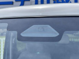 [衝突被害軽減装置]デュアルセンサーブレーキサポートII!前方の車両を感知する安全性能の高いお車です☆
