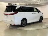 見る人を一目で虜にする魅力なレクサスは、あなたを未知の歓びへと旅立たせます。