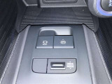 電動パーキングブレーキ&ブレーキホールド☆HOLDスイッチを押しシステムONの状態にしておくことで渋滞や信号待ちなどでブレーキを踏んで停止した時保持してくれる。
