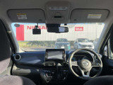 視界広々で運転しやすいインパネ
