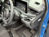 運転席横にはドリンクホルダーもございます。