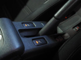 運転席と助手席にはシートヒーターが備わっています。オープンカーに必須の装備ですね。