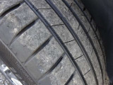 【タイヤの溝は御覧のとおりです】タイヤ代も金額が上がっておりますので、しっかりご確認ください!お気軽にお問い合わせくださいませ。