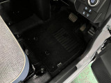 嬉しい純正フロアマット付き♪ 状態も良好です(^^♪