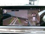 バック駐車する際に便利なバックカメラを搭載しています。360度確認でき、障害物はもちろんのこと、子供が突然出てきても確認できる便利な機能です。
