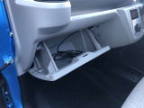 グローブボックスは車検証の定番スペースとして