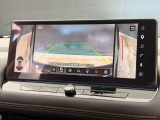 狭い道でのすれ違いなどに活躍するサイドビューを搭載!