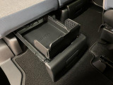 床に直接置きたくないお荷物はこちらへどうぞ!収納式の置き楽ボックスです!