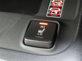 運転席、助手席にはシートヒーターが付いています。最近の冬場は例年よりも寒くなっています。。。シートヒーターがあるとないとじゃ大違い!ぜひお試しあれ!