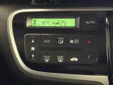 操作がしやすいエアコンパネルです。