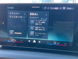 ナビの配置をセンターパネル上部に設置することにより、運転中は道路から目線を出来る限り外すことなく、安全にご覧いただけます。