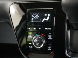 フルオートエアコン搭載。好みの温度に設定するだけで、風向や風量を自動でコントロール!いつでも快適な車内環境に。