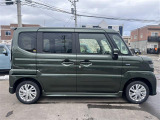 軽・車検の看板と電光掲示板が目印です!届出済 未使用車をお探しの方はこちらの看板を目印にお越しください。※似たような看板のお店がございますのでお間違えのないようご注意ください。