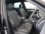 Audi車はどの車種も全てレザーハンドルです。そこにはAudiのこだわりがあり質感の高いレザーでしっかりと手に馴染み、高級感を演出します。