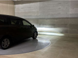 LEDヘッドランプです。十分な明るさを保ちつつも消費電力が少なく、バルブ寿命も長いのが特徴です。瞬時にMAXの光量を発揮するのもLEDならではです。☆フォグランプも装備☆