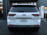 リアから見てもすぐにJeepだとわかる特徴的なデザインです。