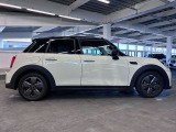 全てのMINIに全国のMINI正規ディーラーでご利用いただける保証をお付けしてご納車させていただいております(一部特殊車両を除く)。