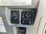 両側電動格納ミラー装備で狭い道でのすれ違いや駐車時も安心!ミラーヒター付き!