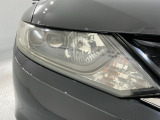LEDヘッドライトは、点灯の瞬間から最大光量を発揮し、突然暗くなるトンネルなどでの安定感を高めます。
