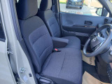 視界が良く操作しやすい運転席 様々なスイッチ類が安全と快適をお届けいたします。