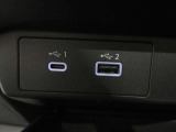 USB充電専用電源ソケットも付いています。モバイル機器などの充電専用